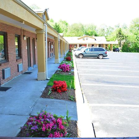 Budget Inn Falls Church Exterior foto