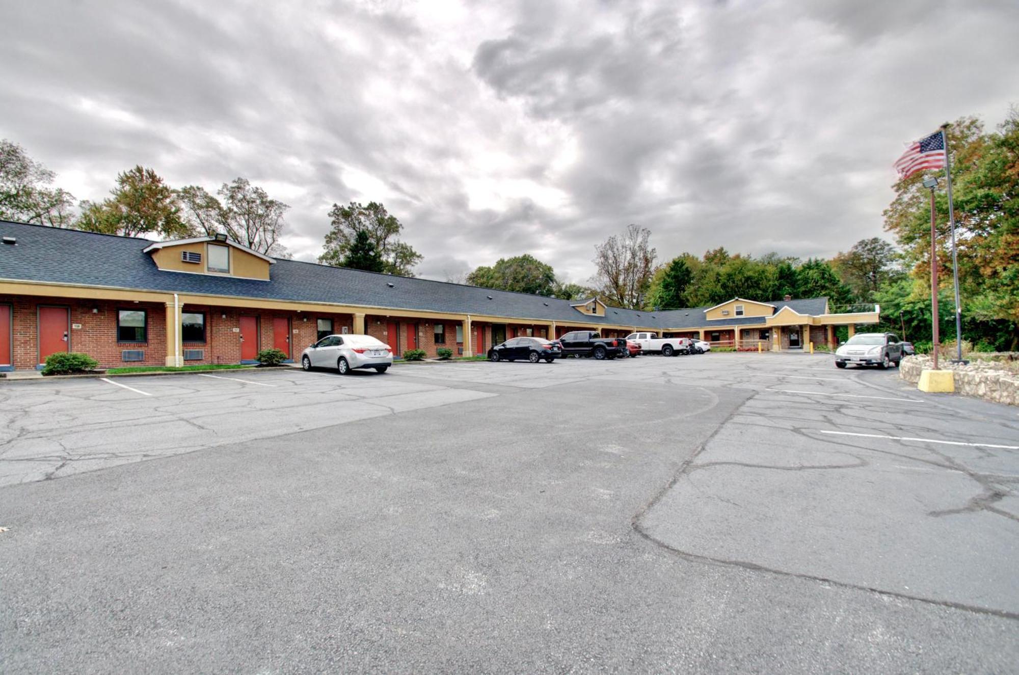 Budget Inn Falls Church Exterior foto