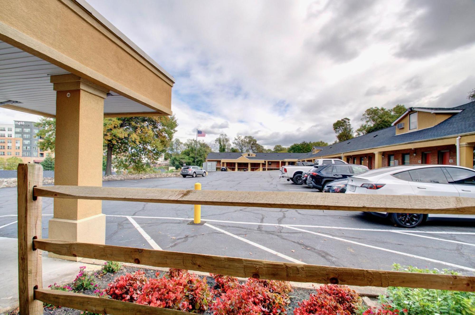 Budget Inn Falls Church Exterior foto